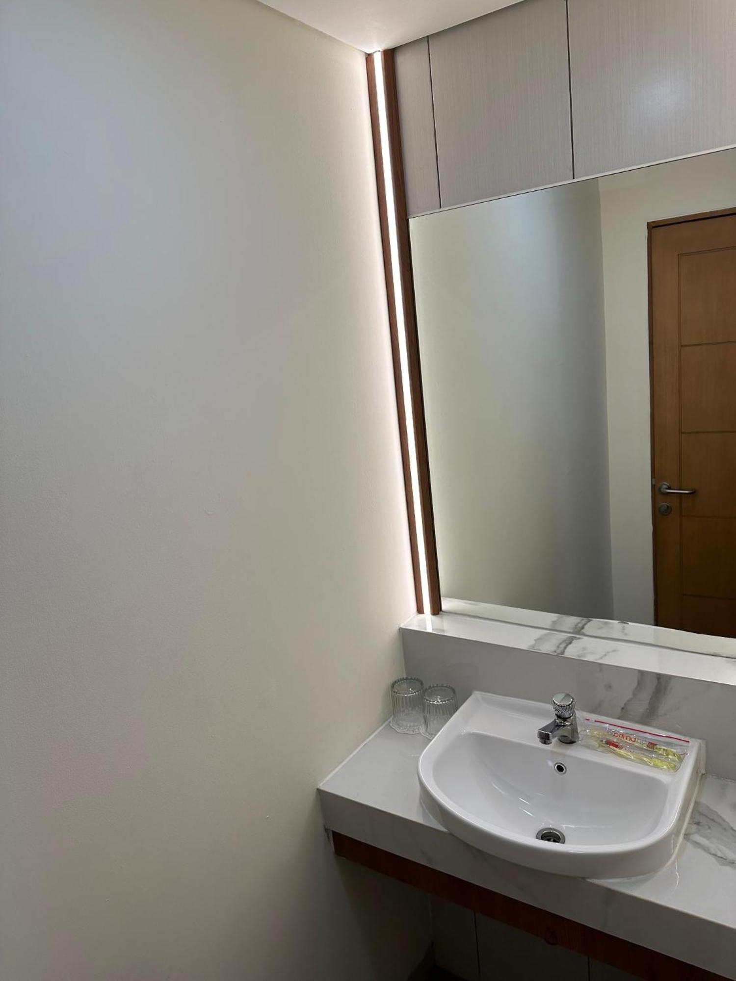 D'Primahotel Jemursari Surabaya Exterior photo
