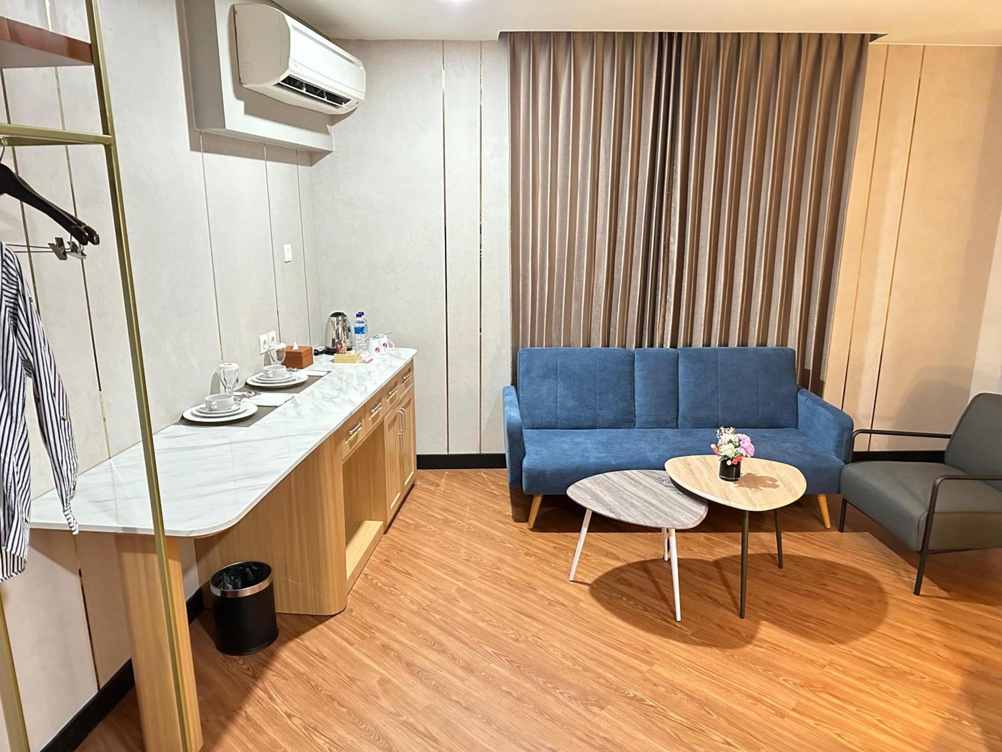 D'Primahotel Jemursari Surabaya Exterior photo