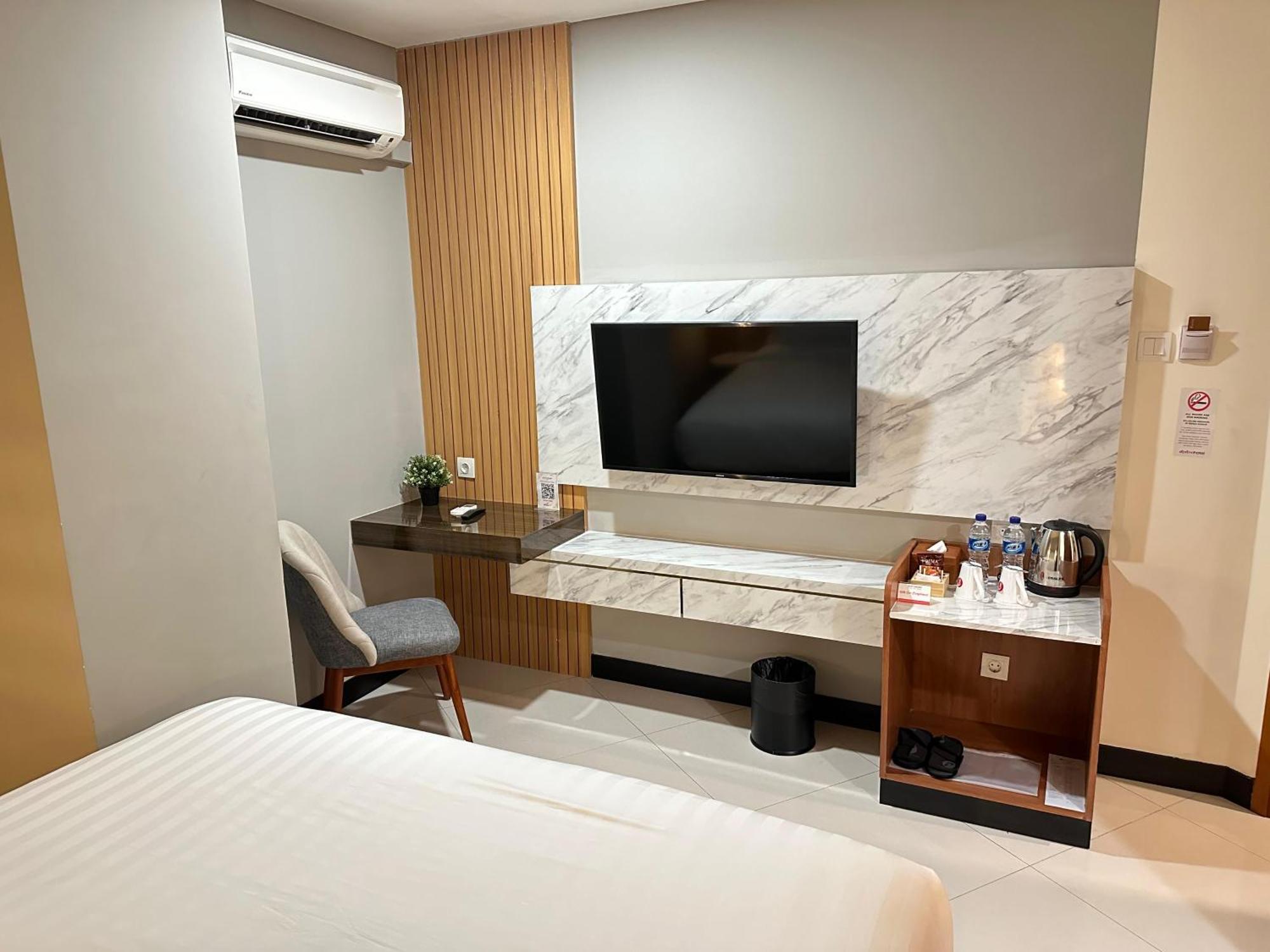 D'Primahotel Jemursari Surabaya Exterior photo